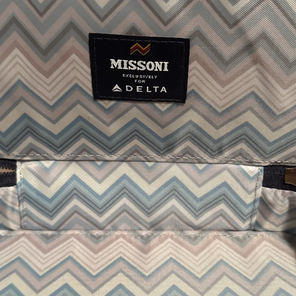 Missoni Delta Travel Kit Exclusively for Delta Navy Blue Perfect for Toiletries